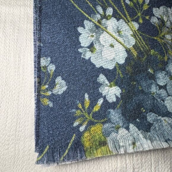 Auth Gucci Blue Floral GG Blooms Hydrangea Double Sided GG Jacquard Wool Scarf - Picture 14 of 16